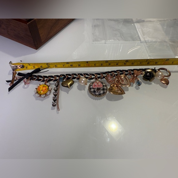 Betsey Johnson charm bracelet - Picture 3 of 5